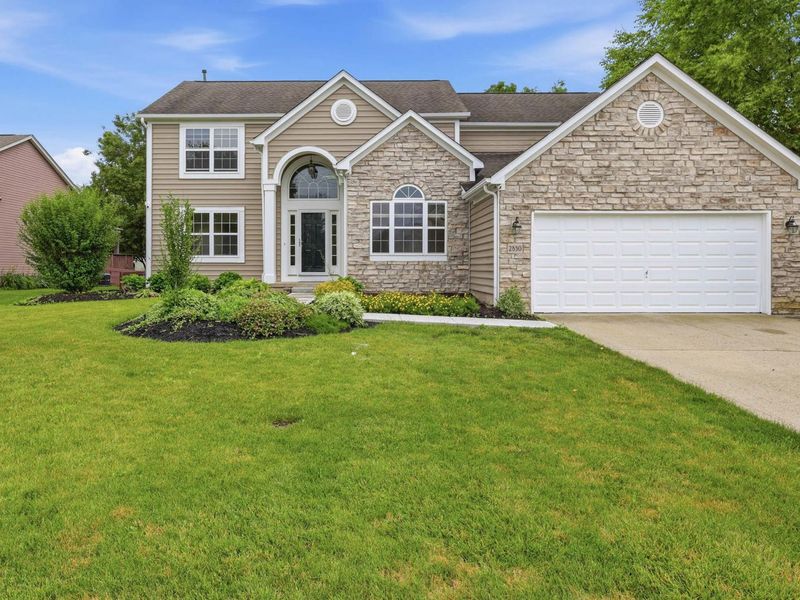 2830 Abbey Knoll Drive, Lewis Center, OH 43035 Photo 1