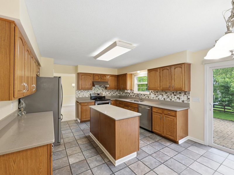2830 Abbey Knoll Drive, Lewis Center, OH 43035 Photo 12