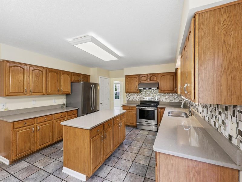 2830 Abbey Knoll Drive, Lewis Center, OH 43035 Photo 13