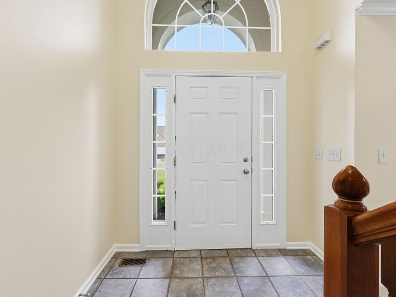 2830 Abbey Knoll Drive, Lewis Center, OH 43035 Photo 4