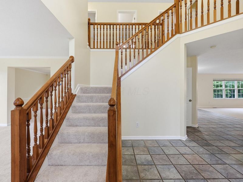 2830 Abbey Knoll Drive, Lewis Center, OH 43035 Photo 5