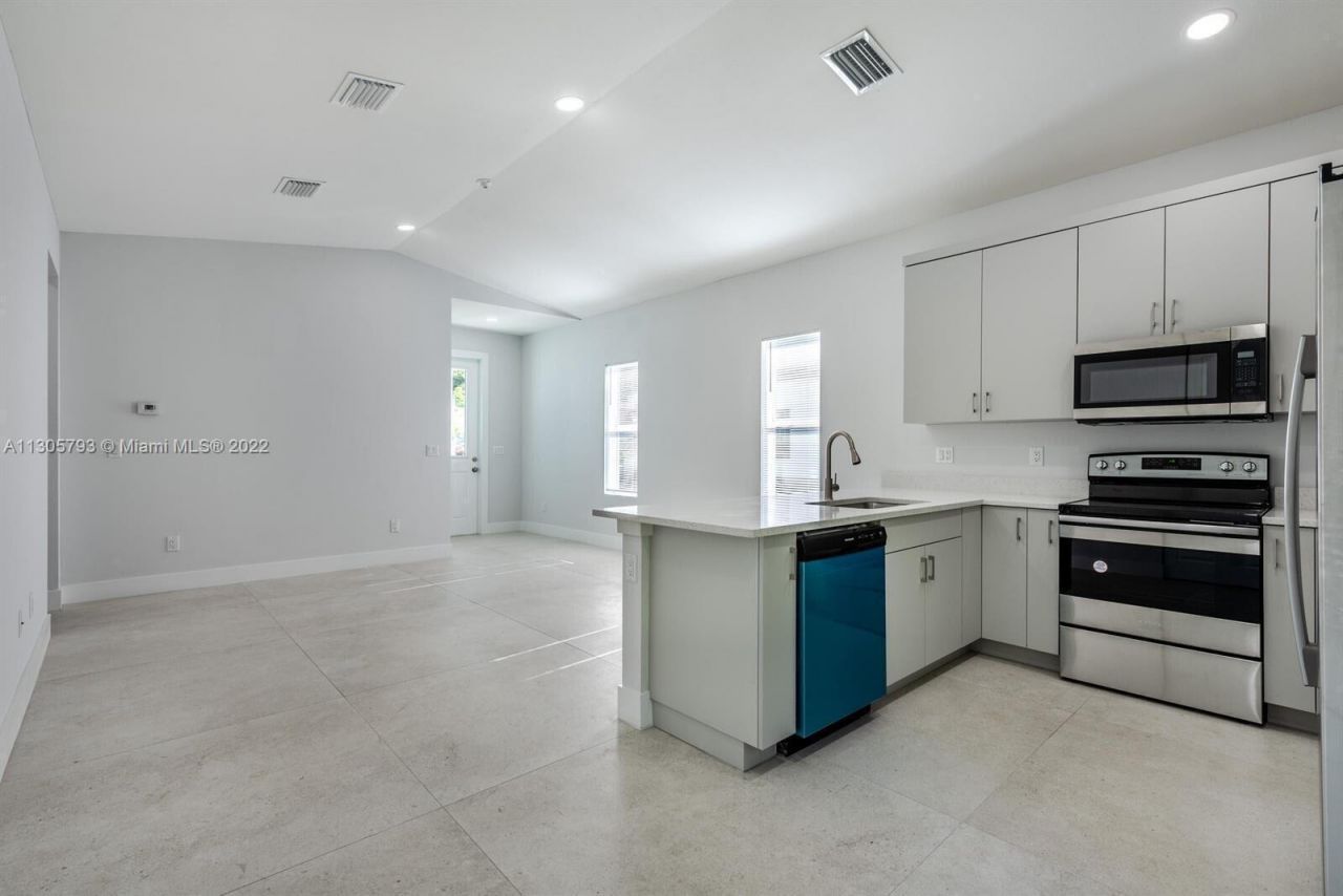 513 6th Avenue S, Lake Worth Beach, FL 33460 Photo