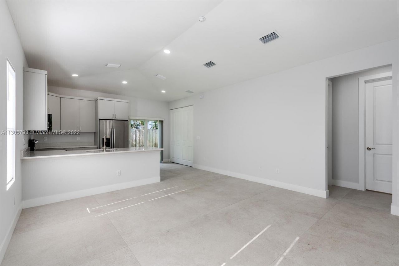 513 6th Avenue S, Lake Worth Beach, FL 33460 Photo
