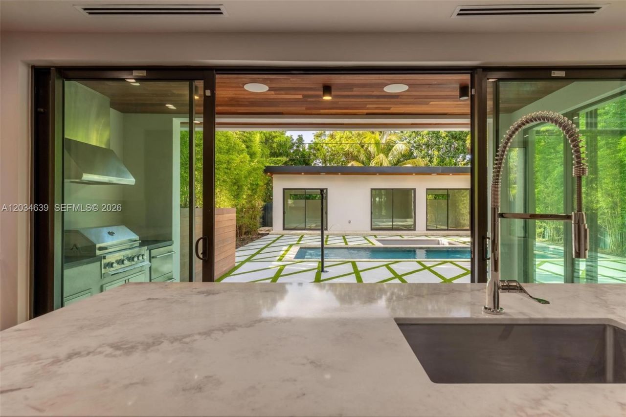43 NW 42nd St , Miami, FL 33127 Photo