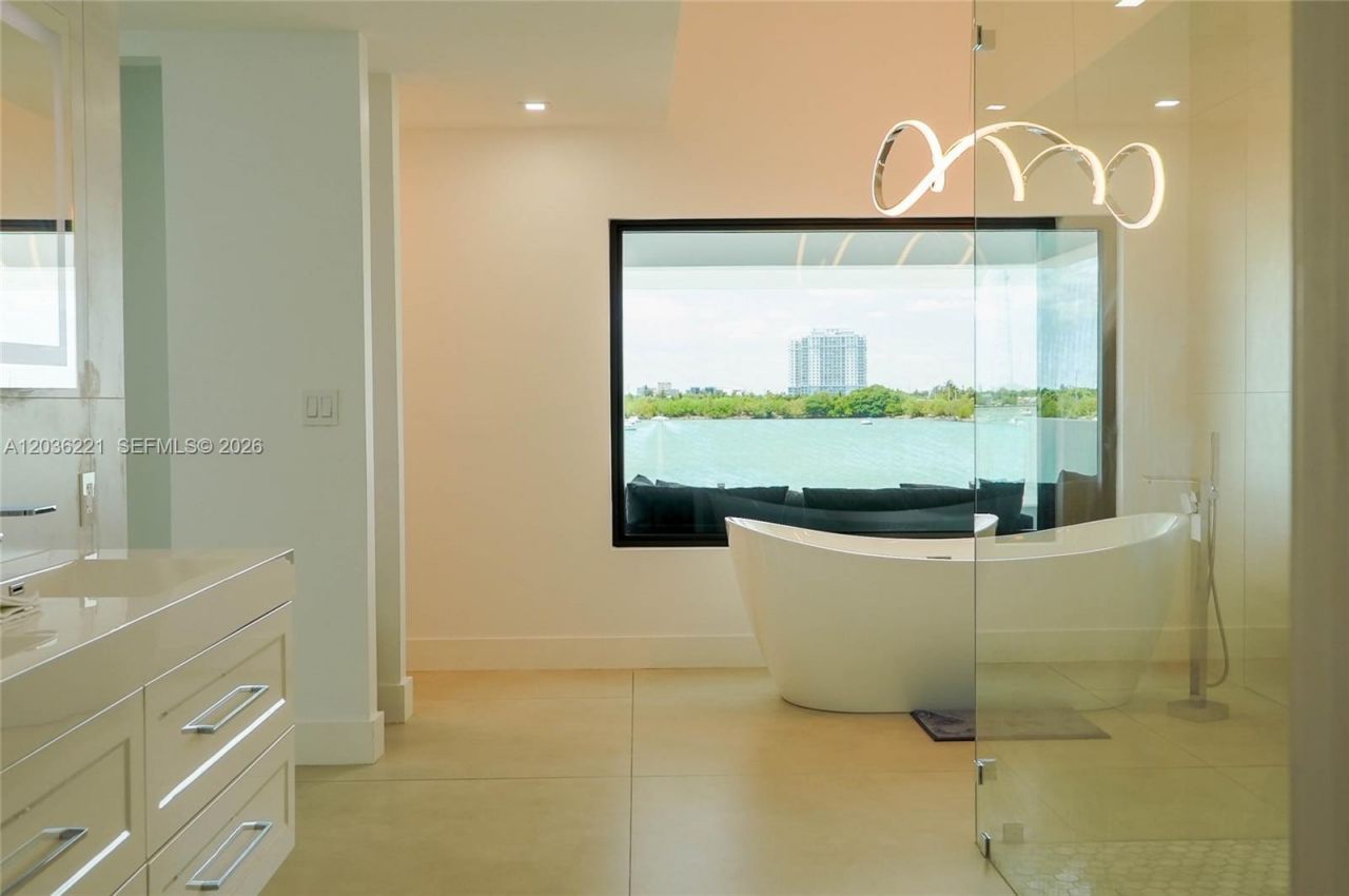 7720 Miami View Dr , North Bay Village, FL 33141 Photo