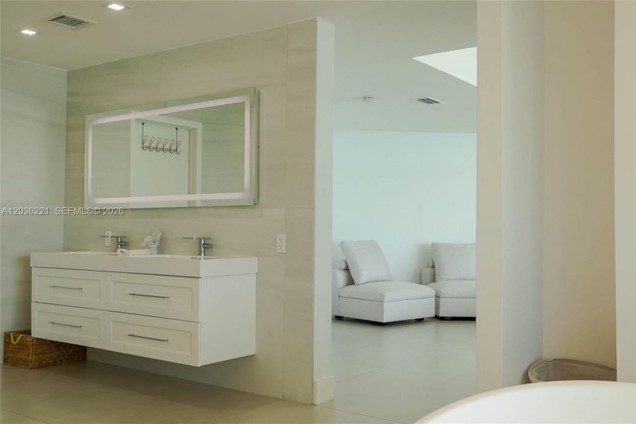 7720 Miami View Dr , North Bay Village, FL 33141 Photo