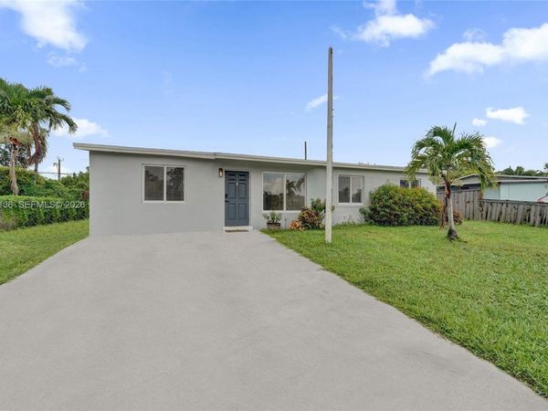 5701 SW 37th St, Davie, FL 33314