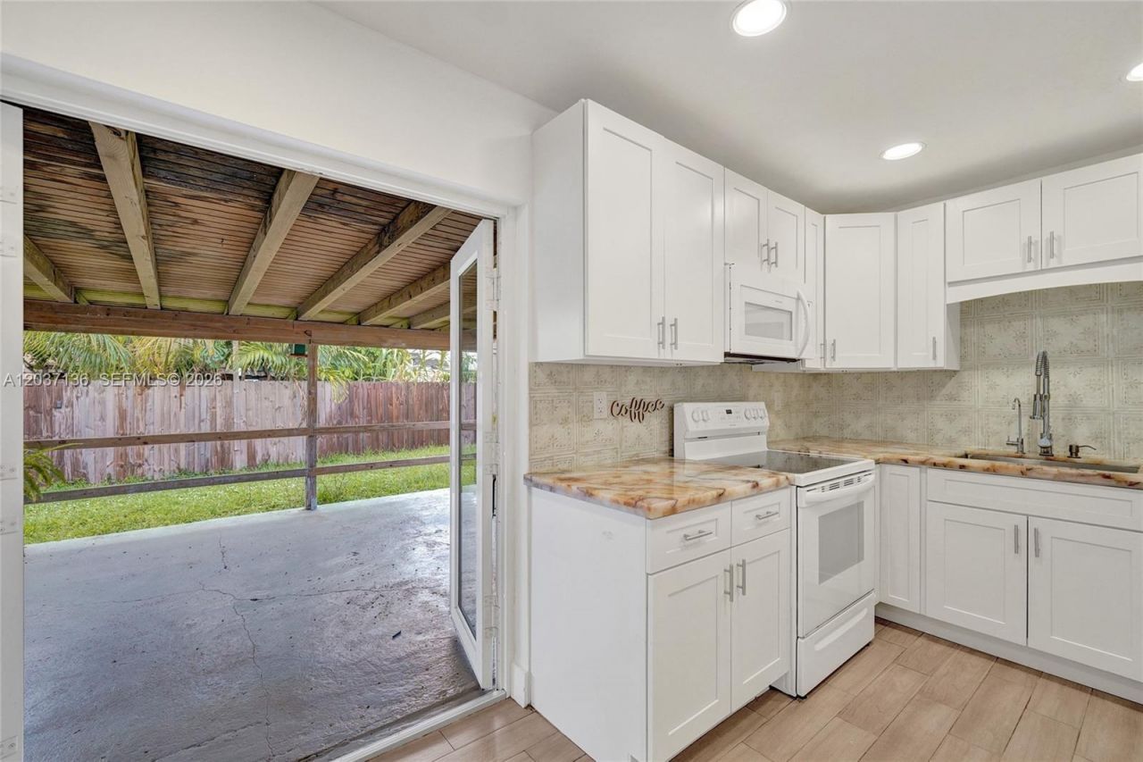 5701 SW 37th St, Davie, FL 33314 Photo