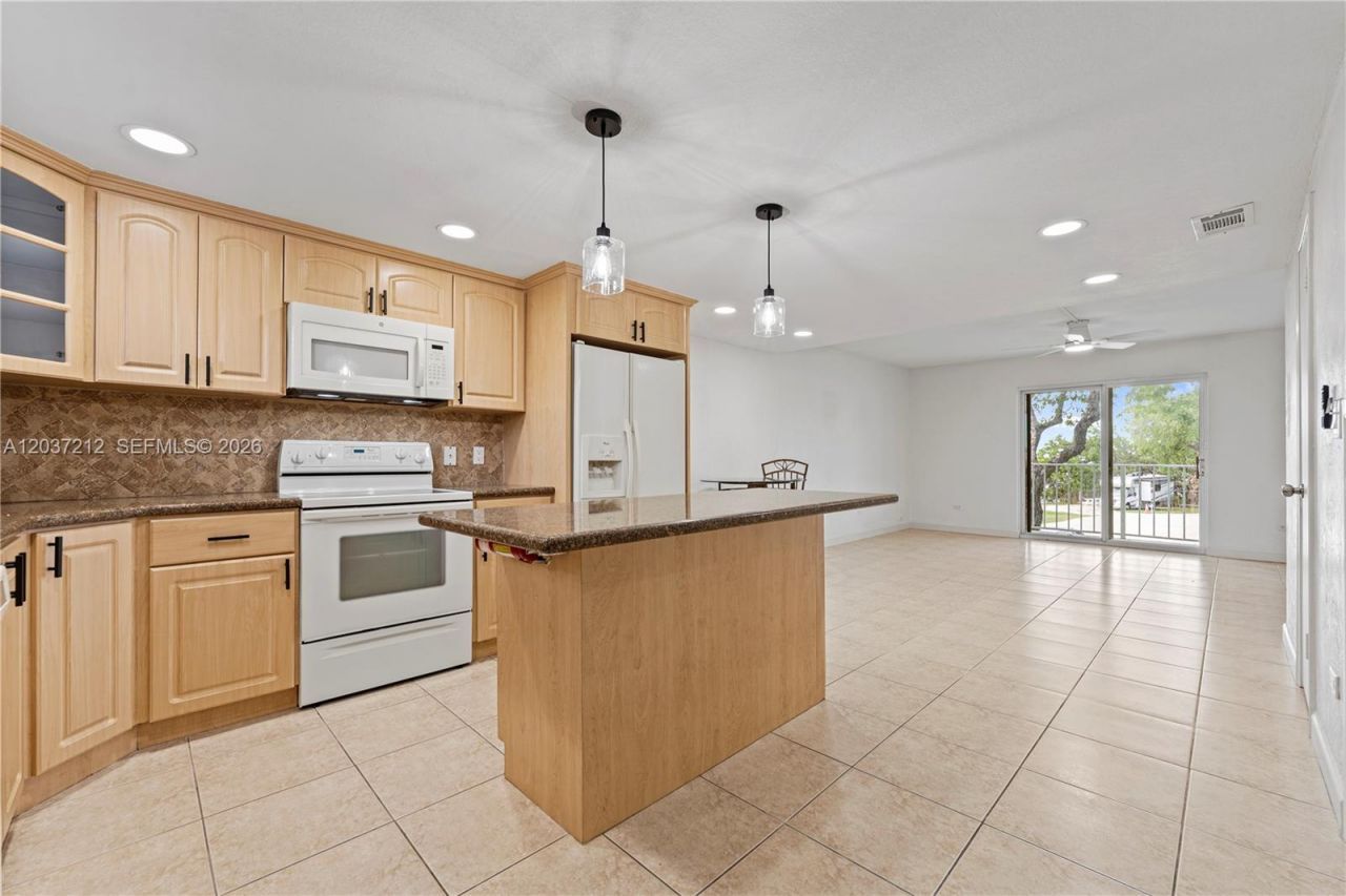 92550 Overseas Hwy , Unit 214, Tavernier, FL 33070 Photo