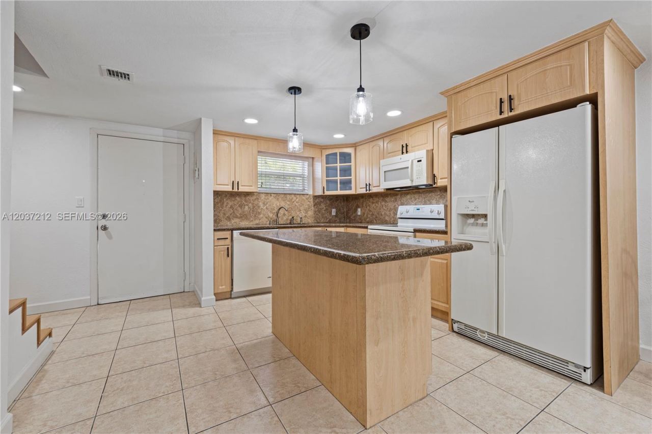 92550 Overseas Hwy , Unit 214, Tavernier, FL 33070 Photo