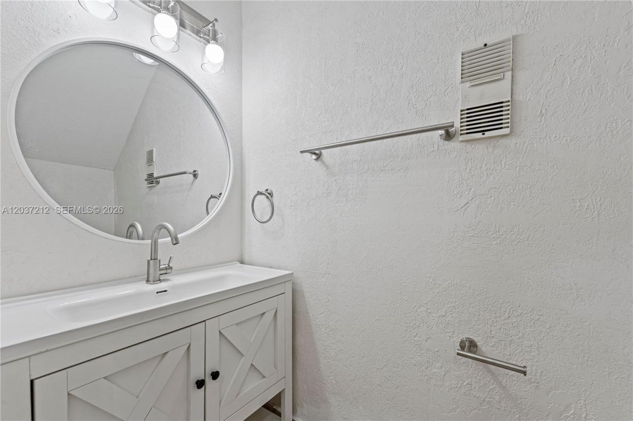 92550 Overseas Hwy , Unit 214, Tavernier, FL 33070 Photo