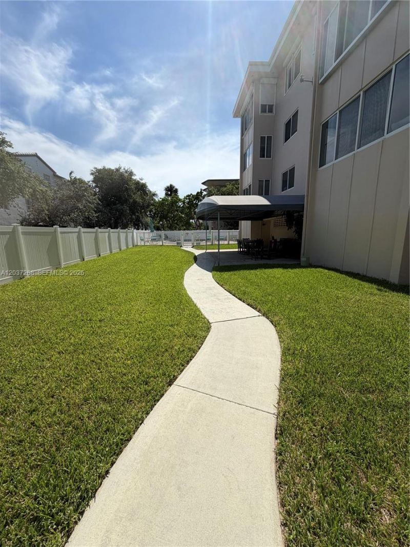 1965 S Ocean Blvd, Unit 208, Lauderdale by the Sea, FL 33062 Photo