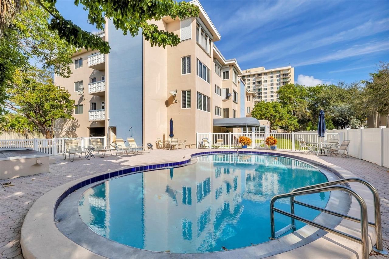 1965 S Ocean Blvd, Unit 208, Lauderdale by the Sea, FL 33062 Photo