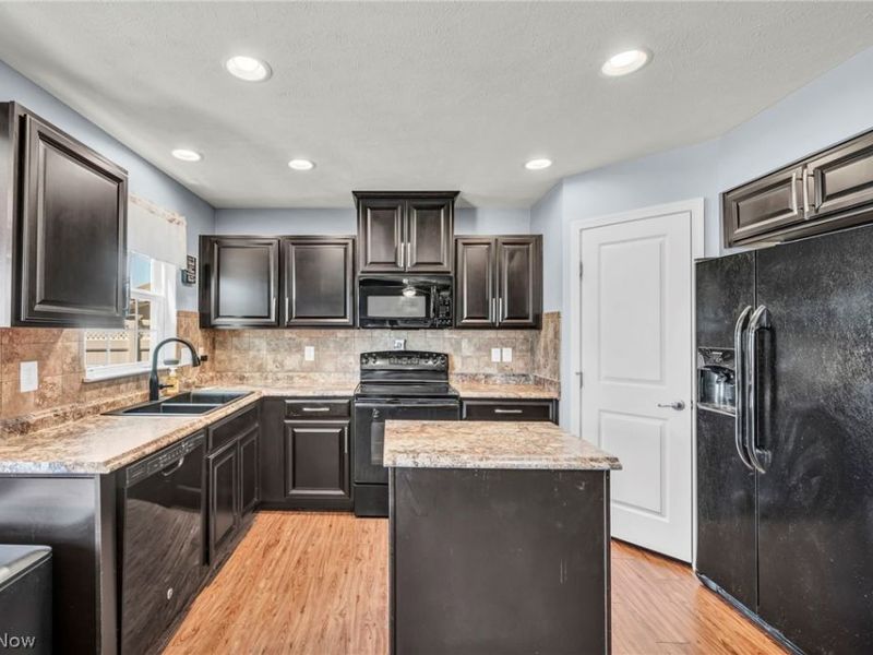 1570 Arbor Drive , Willoughby, OH 44094 Photo 17