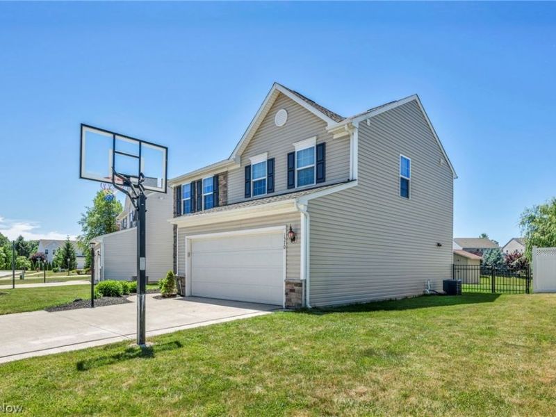 1570 Arbor Drive , Willoughby, OH 44094 Photo 4