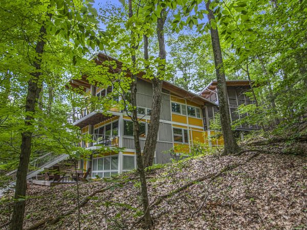 6723 Vandermeulen, Holland, MI 49423