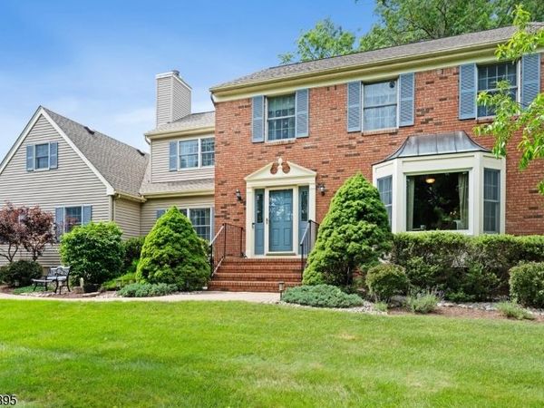 16 McIntire Dr, Hillsborough, NJ 08844