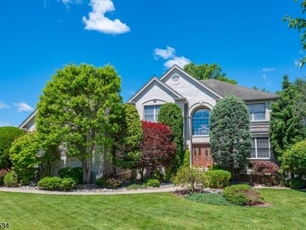9 Ralph Dr, Fairfield, NJ 07004
