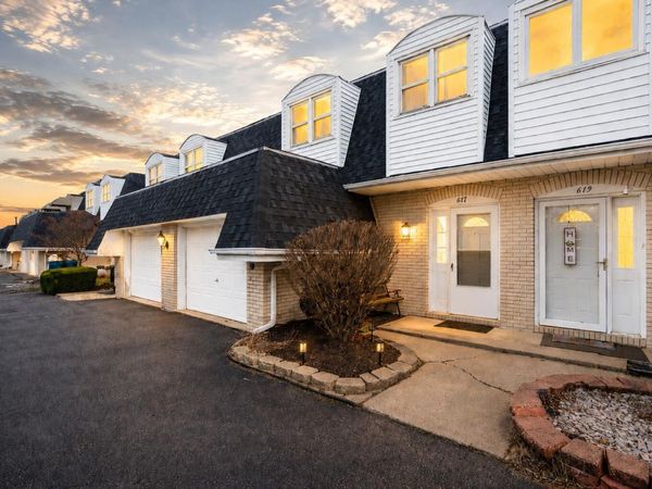 617 Wellington Drive , Dyer, IN 46311