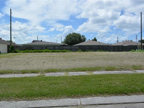 2500 PAUL Drive , Meraux, LA 70075