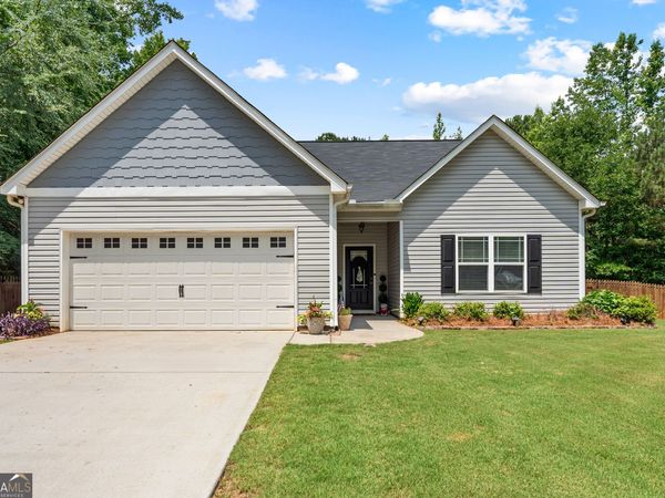 273 Park Pine Circle, Grantville, GA 30220