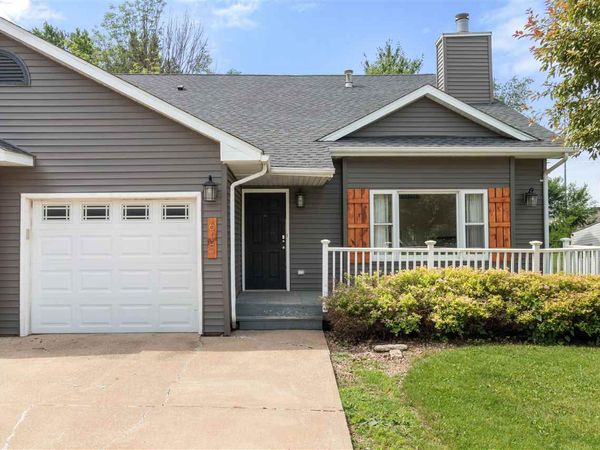 615 W Sovers Street, Solon, IA 52333