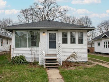 809 E Fairview Avenue, South Bend, IN 46614