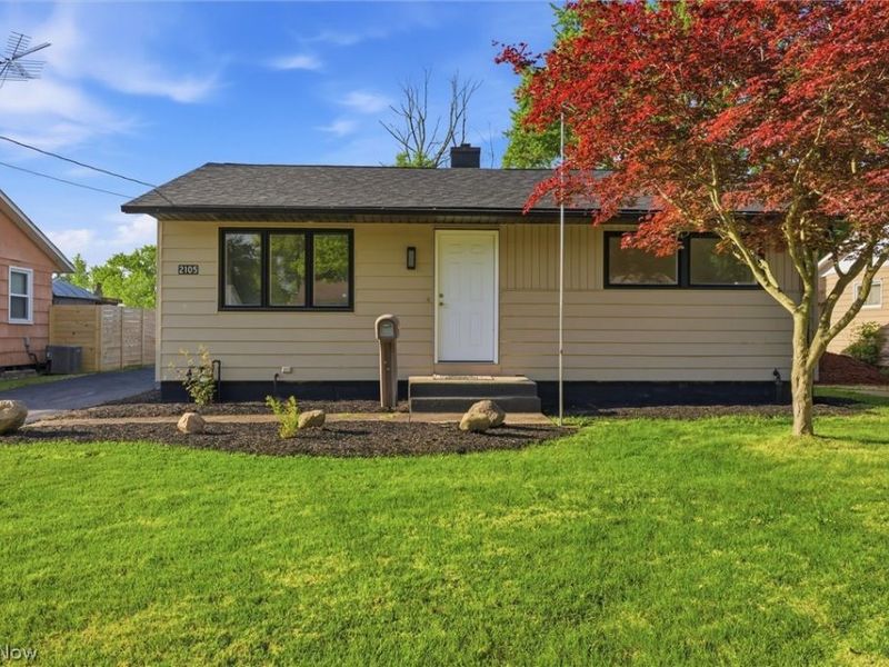 2105 Stewart Drive NW, Warren, OH 44485 Photo 1