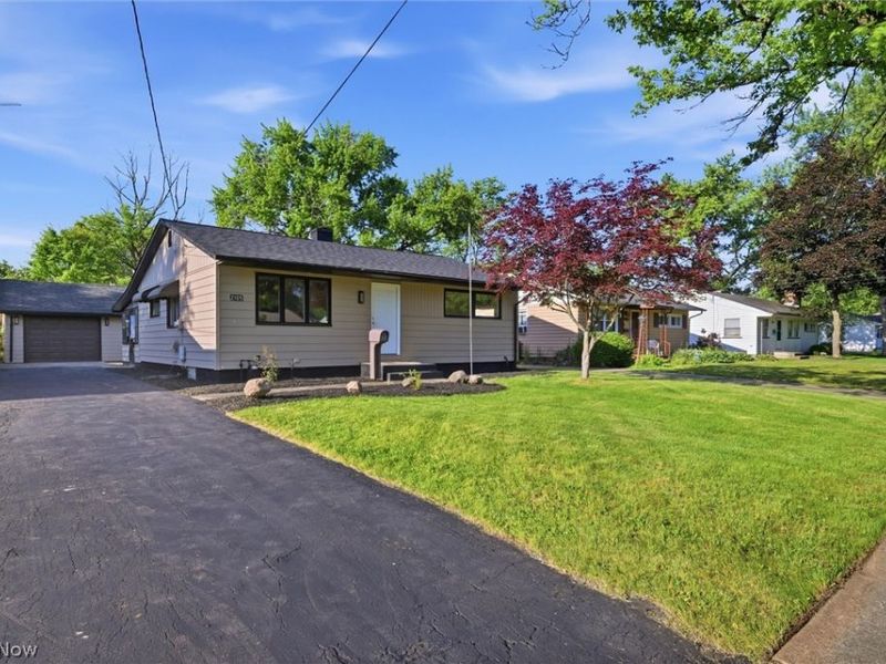2105 Stewart Drive NW, Warren, OH 44485 Photo 2