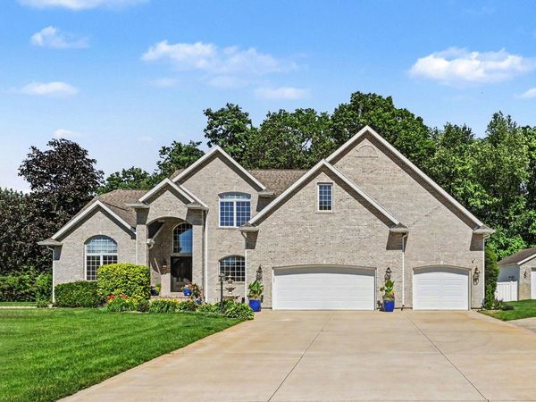 68995 Eagle Cove Court, Edwardsburg, MI 49112