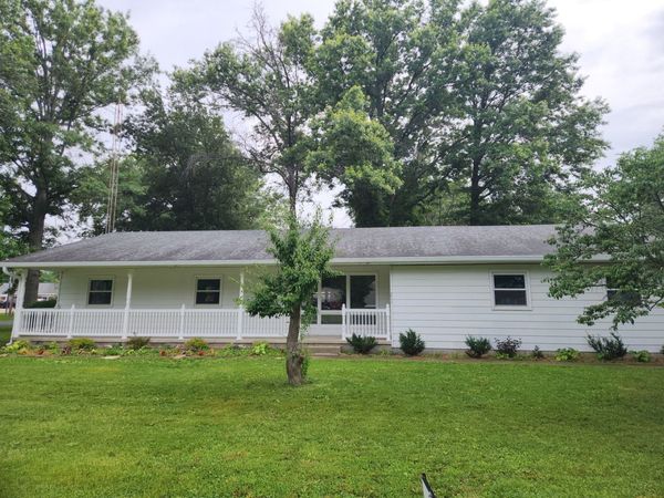 211 E Depew Street , Odin, IL 62870