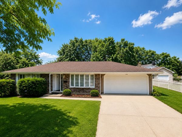 935 S CEDARCREST Drive , Schaumburg, IL 60193