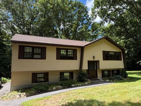 15 Oskar Drive, Mahopac, NY 10541