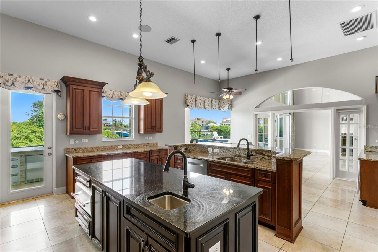 6459 Rubia Circle, Apollo Beach, FL 33572 Photo