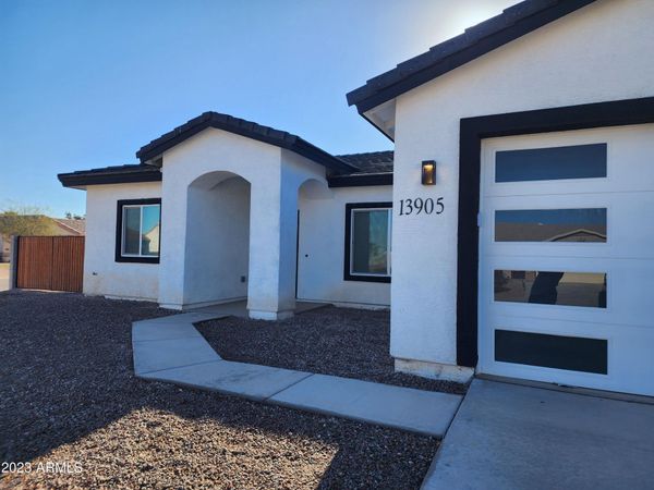 13905 S AVALON Road, Arizona City, AZ 85123