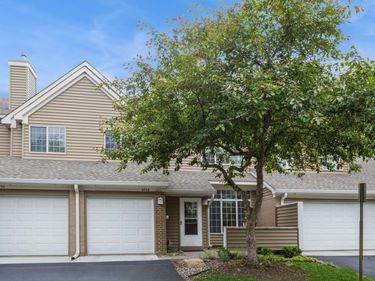 2752 Autumnwood Lane, Minnetonka, MN 55305