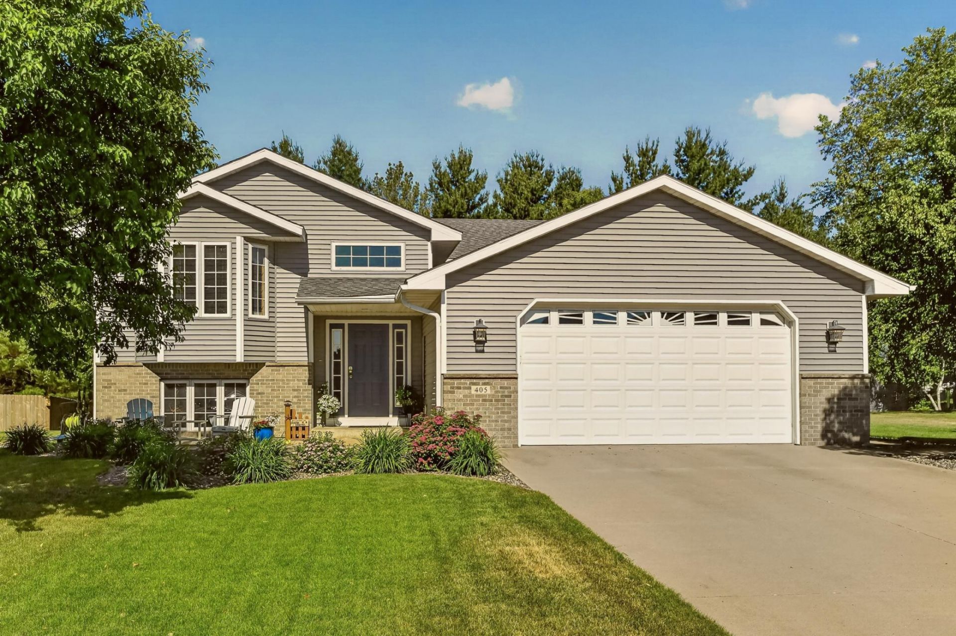 405 11th Avenue NW, Dodge Center, MN 55927