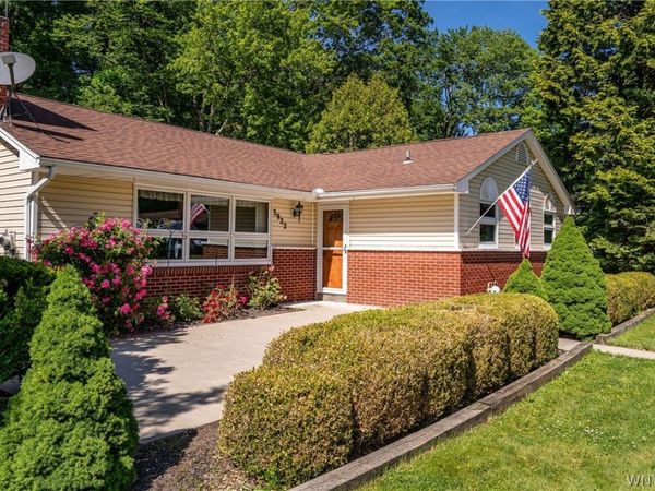 3922 N Hampton Brook Drive , Hamburg, NY 14075