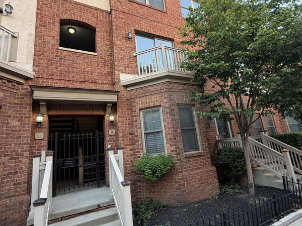 18 W Russell Street , Columbus, OH 43215