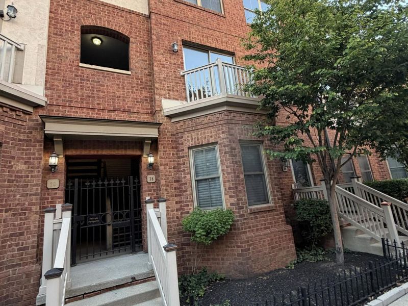 18 W Russell Street , Columbus, OH 43215 Photo 1