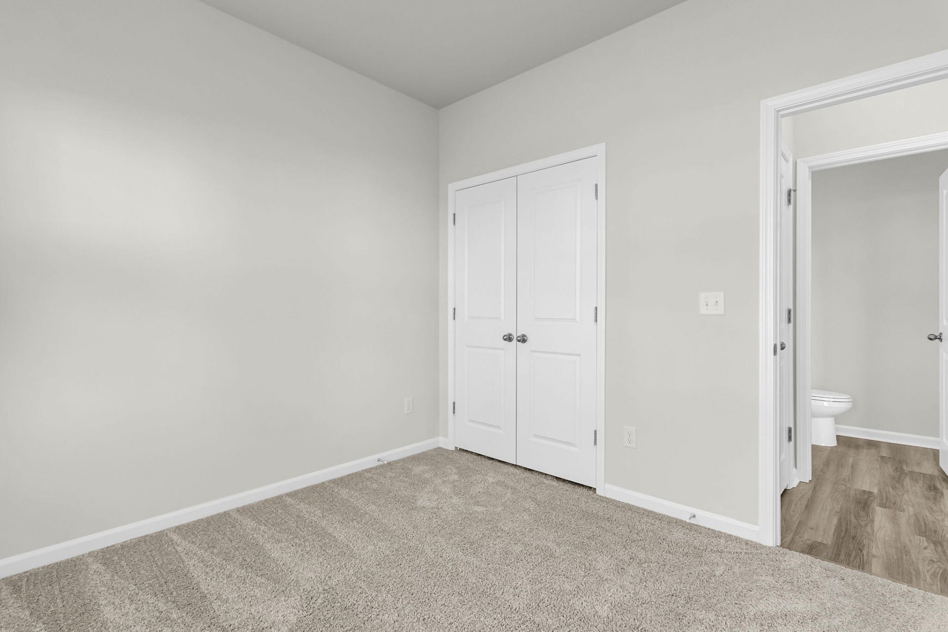 216 Hungerford Drive Photo 10