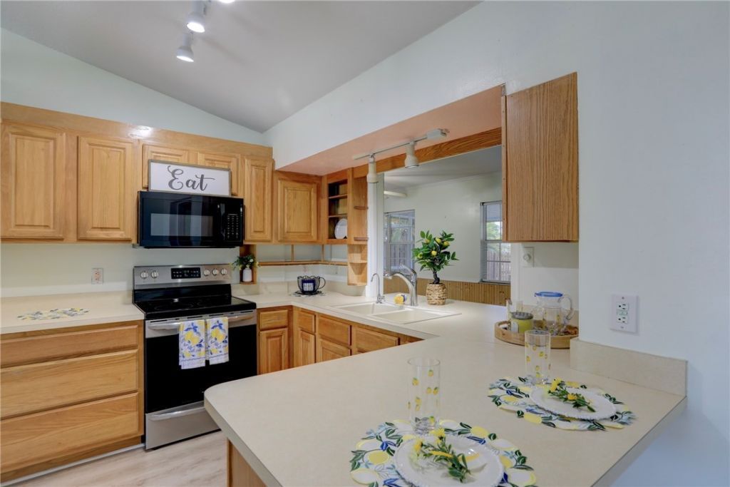 243 Dickens Avenue, Sebastian, FL 32958 Photo