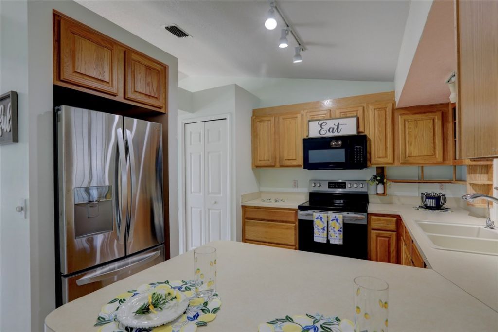 243 Dickens Avenue, Sebastian, FL 32958 Photo