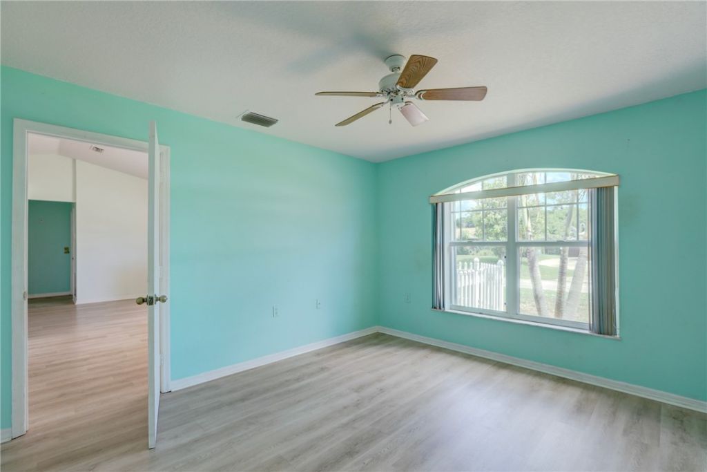 243 Dickens Avenue, Sebastian, FL 32958 Photo