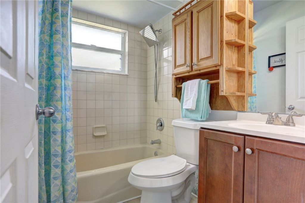 243 Dickens Avenue, Sebastian, FL 32958 Photo