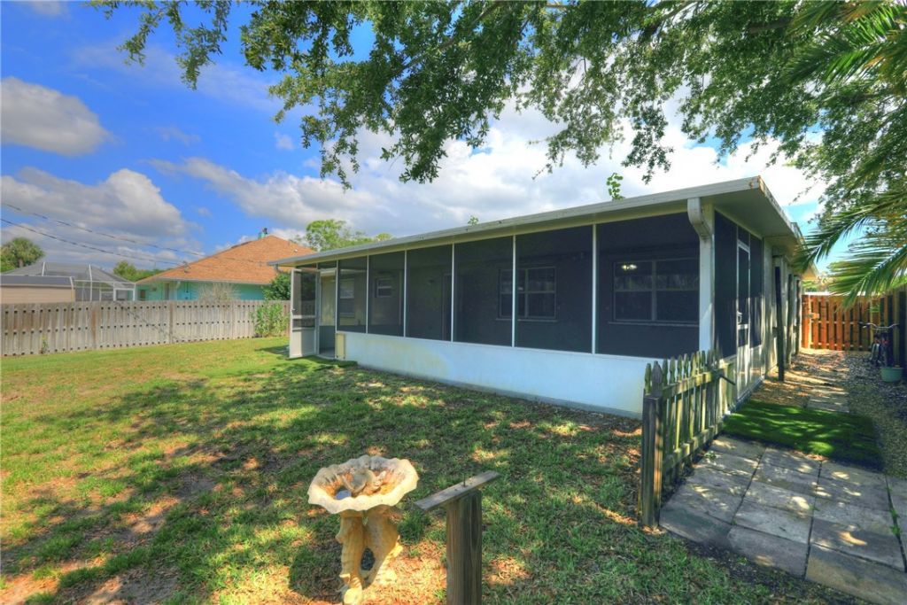 243 Dickens Avenue, Sebastian, FL 32958 Photo