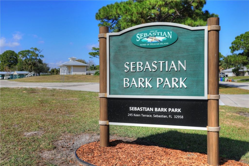 243 Dickens Avenue, Sebastian, FL 32958 Photo