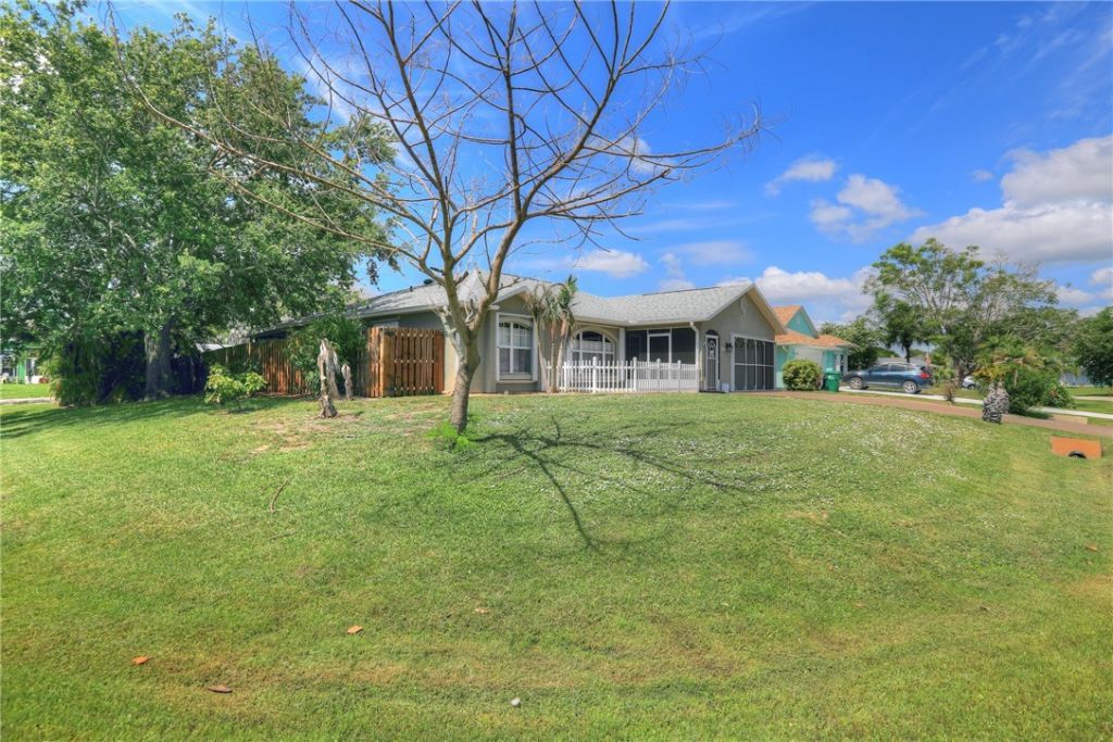 243 Dickens Avenue, Sebastian, FL 32958 Photo
