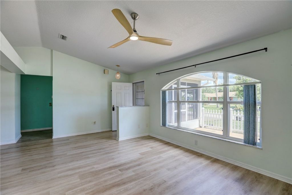 243 Dickens Avenue, Sebastian, FL 32958 Photo