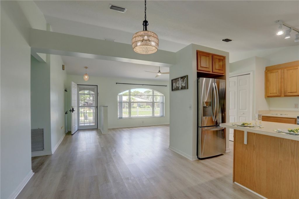 243 Dickens Avenue, Sebastian, FL 32958 Photo